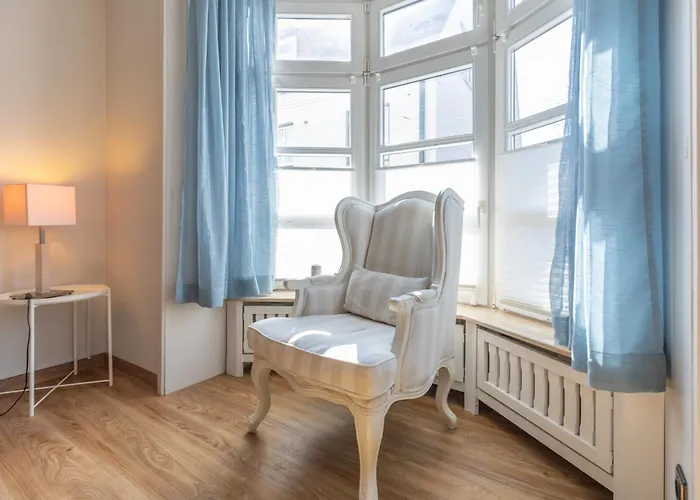 Luette Stuuv Im Schlossgang