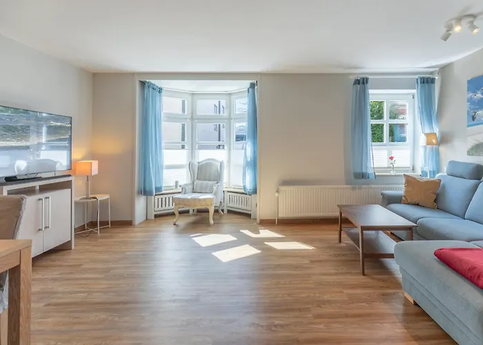 Luette Stuuv Im Schlossgang