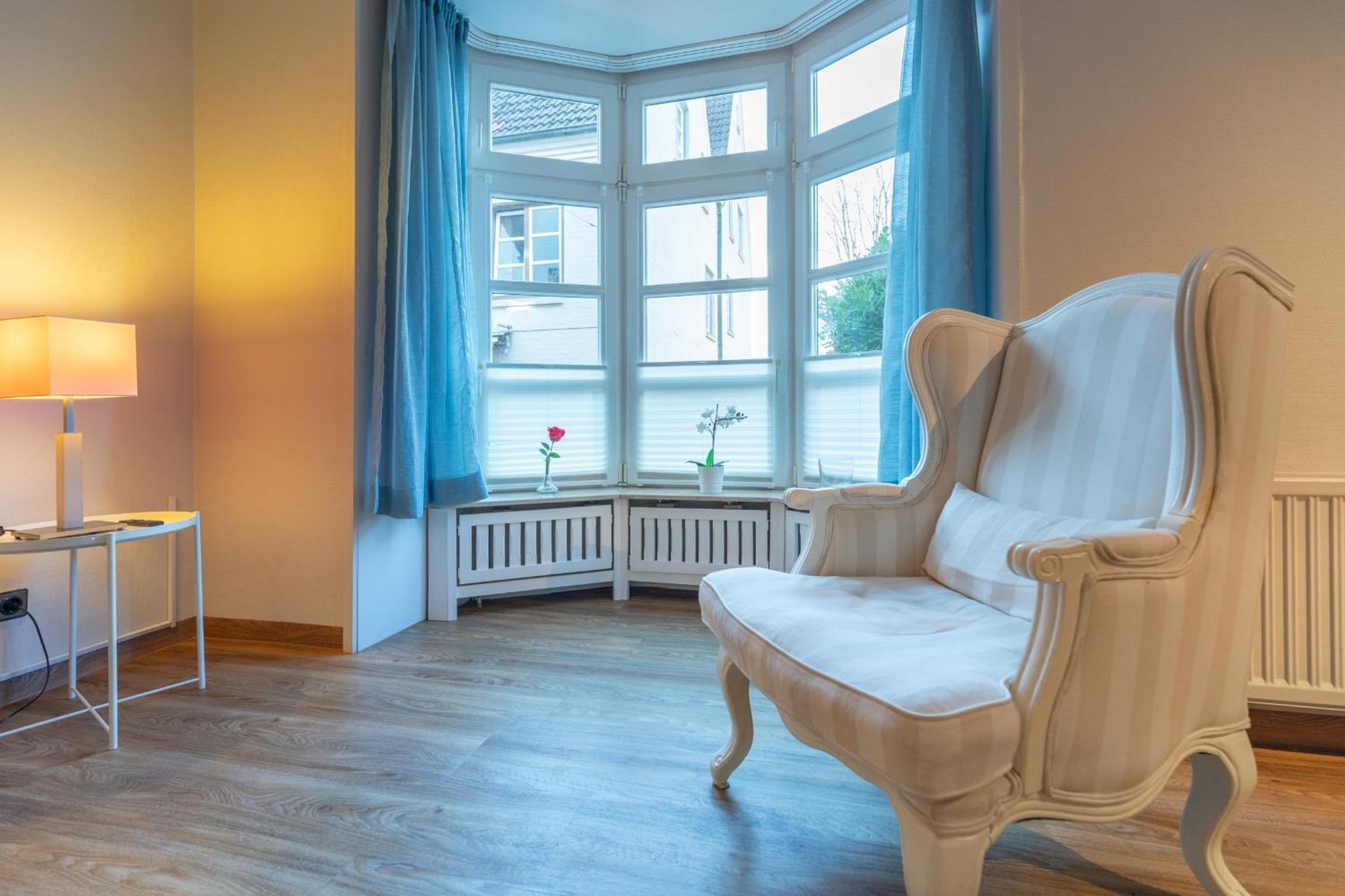 Luette Stuuv Im Schlossgang
